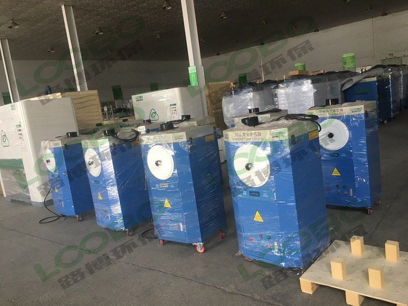 焊接煙塵凈化器調(diào)試完畢準(zhǔn)備發(fā)貨