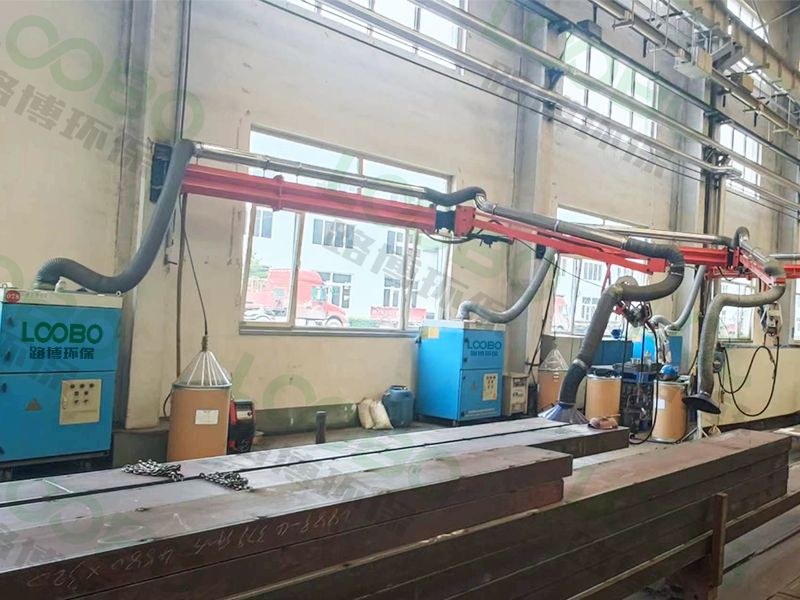 靈活旋轉(zhuǎn)，高效捕集焊接煙塵，萬向吸氣臂讓煙塵無處可逃